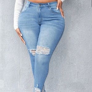 Jeans👖Plus Size✨Curve Hug🧋light color denim w/ stretch straight leg Sexy & Rip